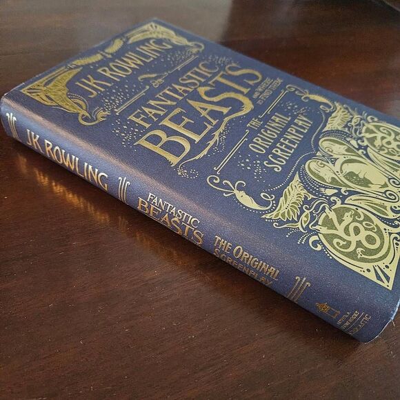 4 for $50 🎃 Fantastic Beasts and Where to Find Them The Original Screenplay - Picture 4 of 5